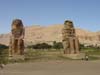 Kolossen van Memnonzij stellen farao Amenhotep III voor