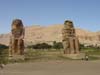 Kolossen van Memnonzij stellen farao Amenhotep III voor